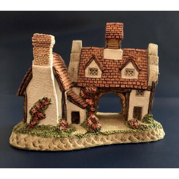 "The Schoolhouse" by David Winter - Hand Made & Painted Great Britain - 1987 - Picture 1 of 5